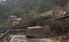 8月4日下午，受强降雨影响，龙白路因山体滑坡道路交通中断，注意绕行…