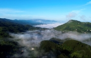 雨后的万州山乡，再现千里江山图的美景。