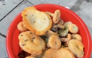 捡菌子了，这菌子巴适不？