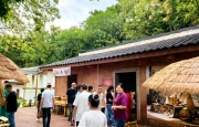 万州天生城遗址公园开放首日，8000余名游客畅游打卡。