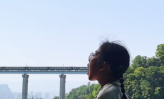 还在重庆排队“吃轻轨”？ 来宝藏万州 “吃火车”不香吗！
