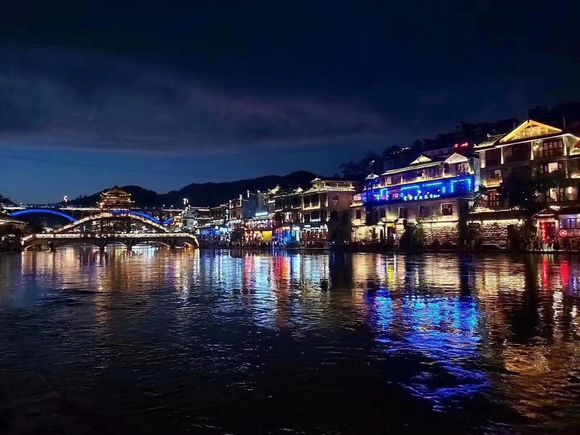 凤凰古城有没有一起去的？天越来越热了，距离开县300公里处有-4.jpg