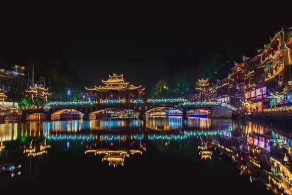 凤凰古城有没有一起去的？天越来越热了，距离开县300公里处有-7.jpg