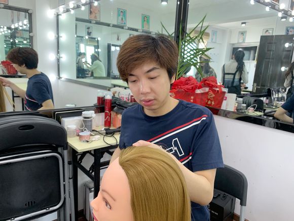 小哥哥都来学化妆了，你还在等什么呢-3.jpg