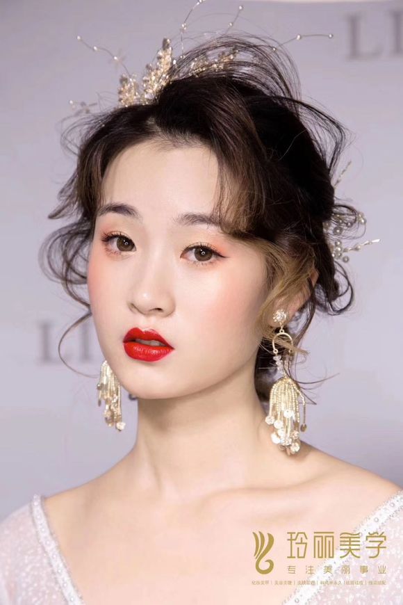 万州化妆学校，同一个人，不同造型感-1.jpg