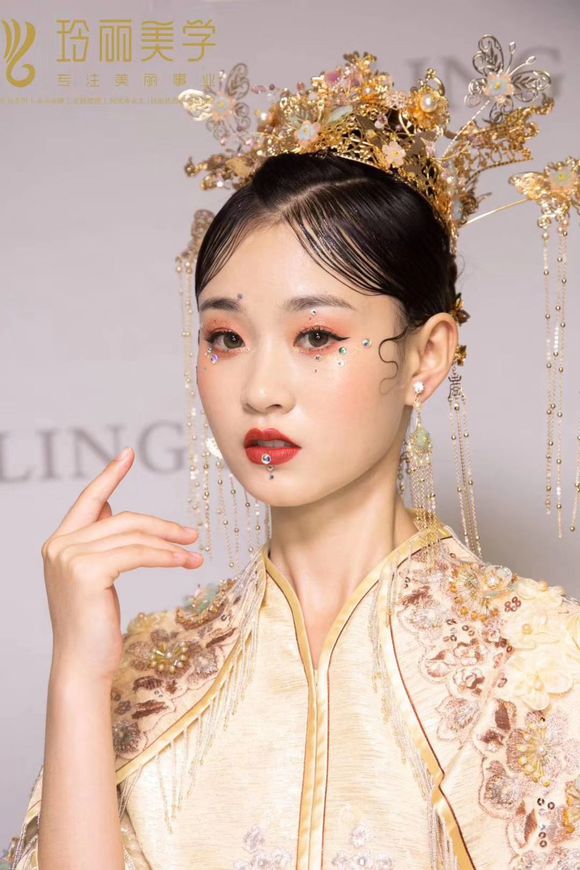 万州化妆学校，同一个人，不同造型感-2.jpg