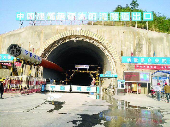 郑万高铁云阳段太阳湾隧道