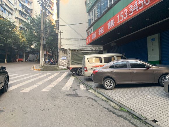 门面前面人行道停车该谁来管？-2.jpg