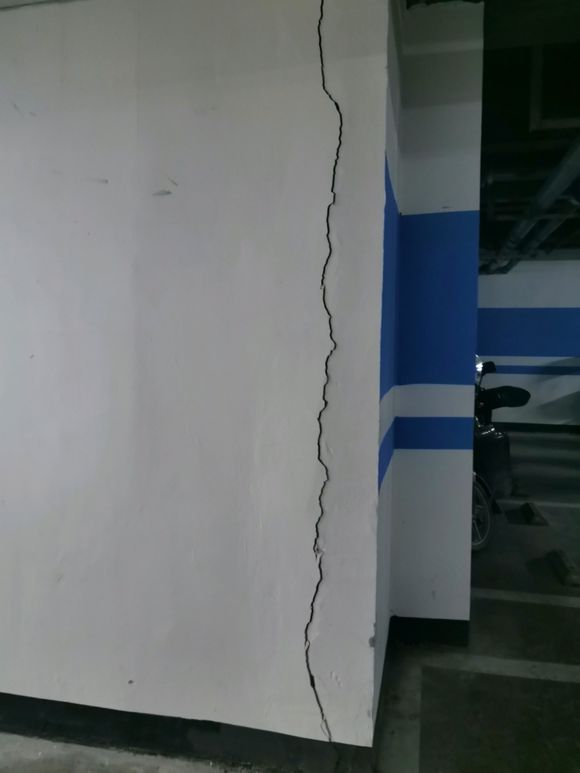 这房子质量简直堪忧-3.jpg