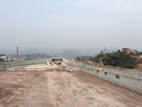 浦万快速路和郑万铺轨基地-6.jpg