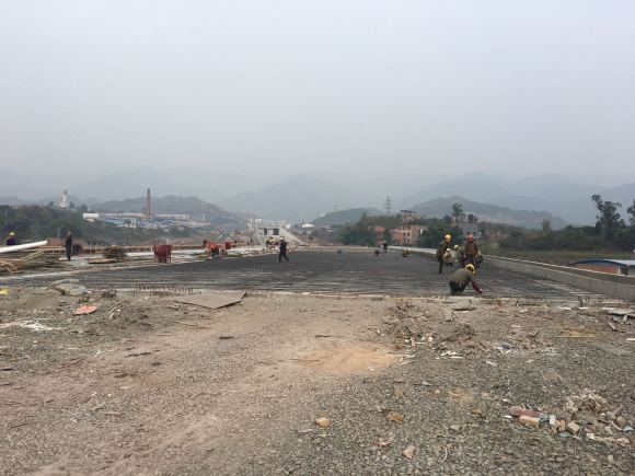 浦万快速路和郑万铺轨基地-8.jpg