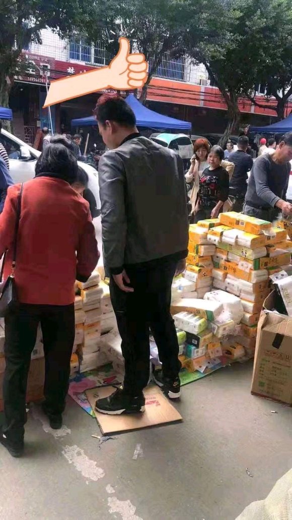 大家好，我是小璇！相信大家都看到网上摆摊卖的纸巾！那他们的纸-2.jpg