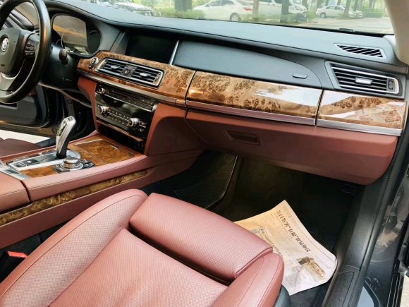 15年宝马750LI、碳黑色酒红内、全车原漆原装 、方形大灯-2.jpg