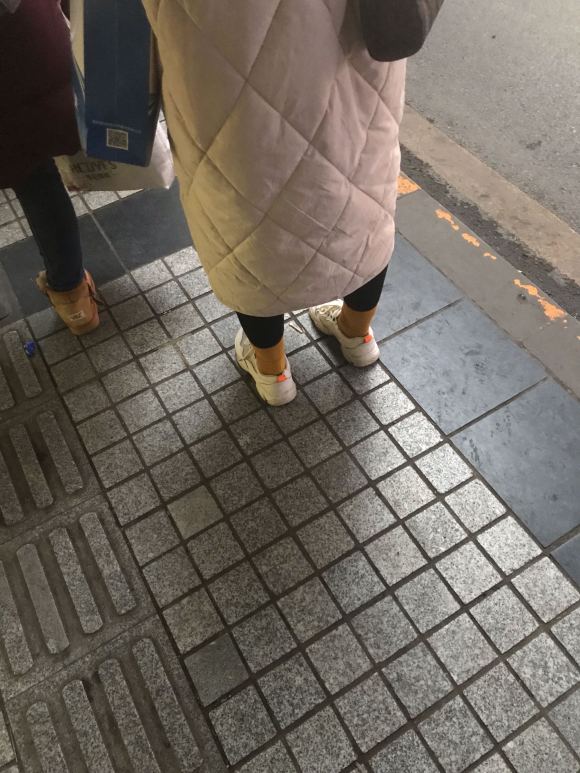 你们女娃儿是不是对这种屎黄色的袜子情有独钟-1.jpg