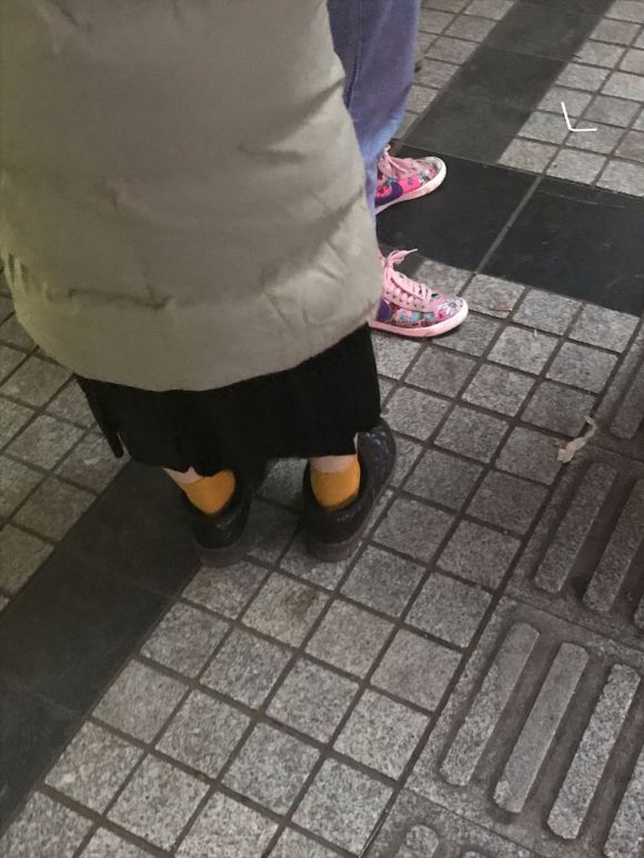 你们女娃儿是不是对这种屎黄色的袜子情有独钟-2.jpg