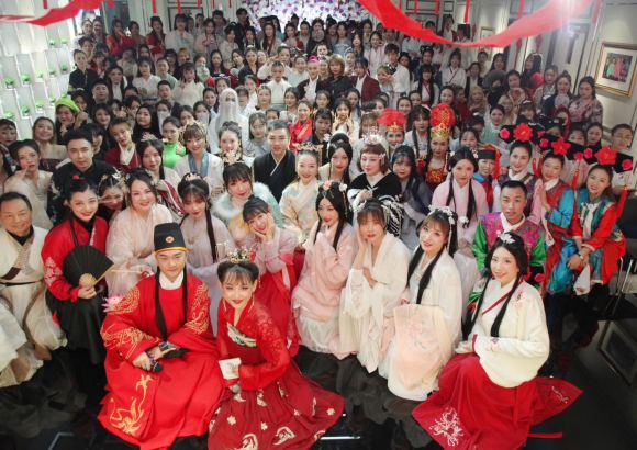毛戈平专业彩妆，1-2月档期多多，承接新娘造型vx电话同号桌-1.jpg