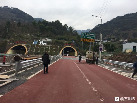 陡步穿越万开铁峰山隧道9千多米行走近15千米2020.1.1-4.jpg