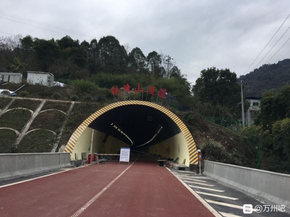 陡步穿越万开铁峰山隧道9千多米行走近15千米2020.1.1-1.jpg