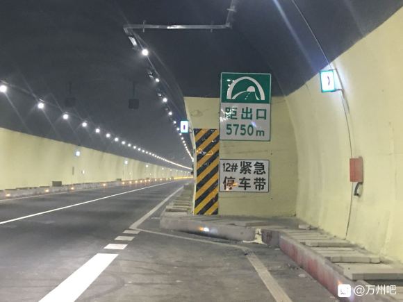 陡步穿越万开铁峰山隧道9千多米行走近15千米2020.1.1-2.jpg
