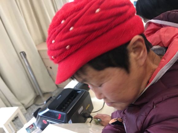 重庆三峡医院江南分院，每次都是这几个黄牛，一大早来站队，希望-1.jpg