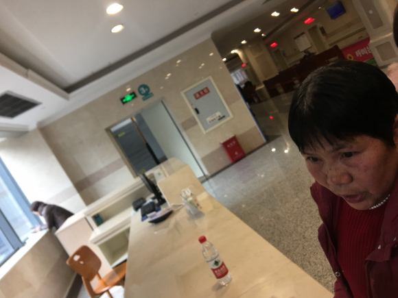 重庆三峡医院江南分院，每次都是这几个黄牛，一大早来站队，希望-1.jpg