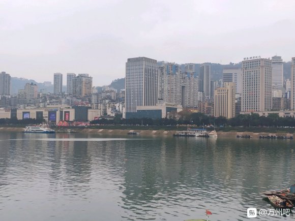 万州是不是大部分复工了，今天我看见移民广场有几家饭店跟火锅店-1.jpg
