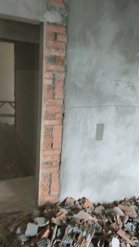 万州装修今天开工了，拆墙师傅是第一施工流程，开工后的第一天我-2.jpg