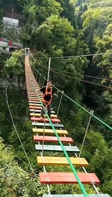 黄柏乡熊家沟七彩风景区