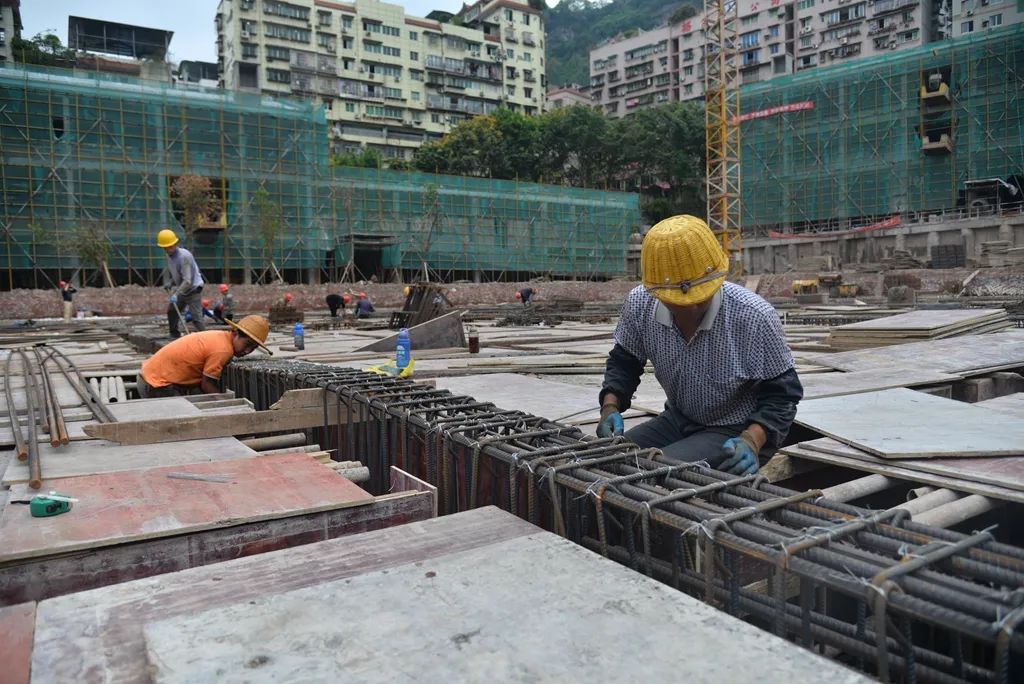 万州沙龙公园停车场