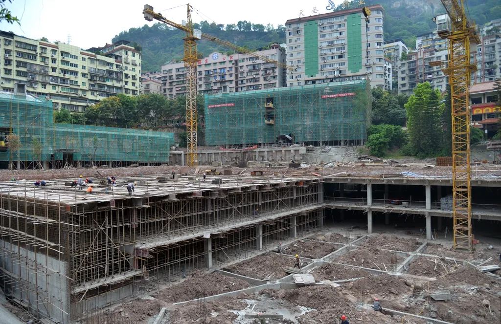 万州沙龙公园停车场