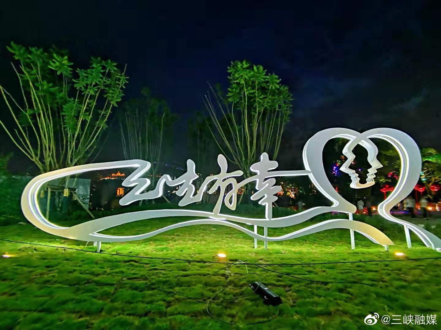 8bdbcce4gy1gs2by2f15pj213z0u0gsh.jpg