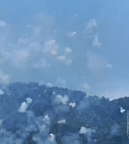 A838B76B-8796-4996-B3B8-8DB4B73A0E4B.gif