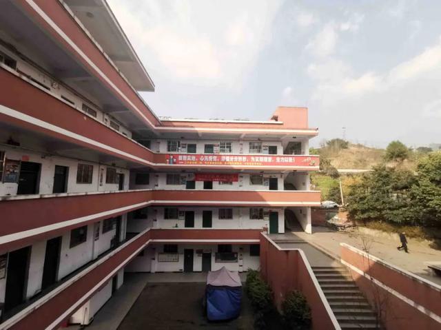 b3fb43166d224f4ab2bf8211bf7bbd589822d121.jpeg